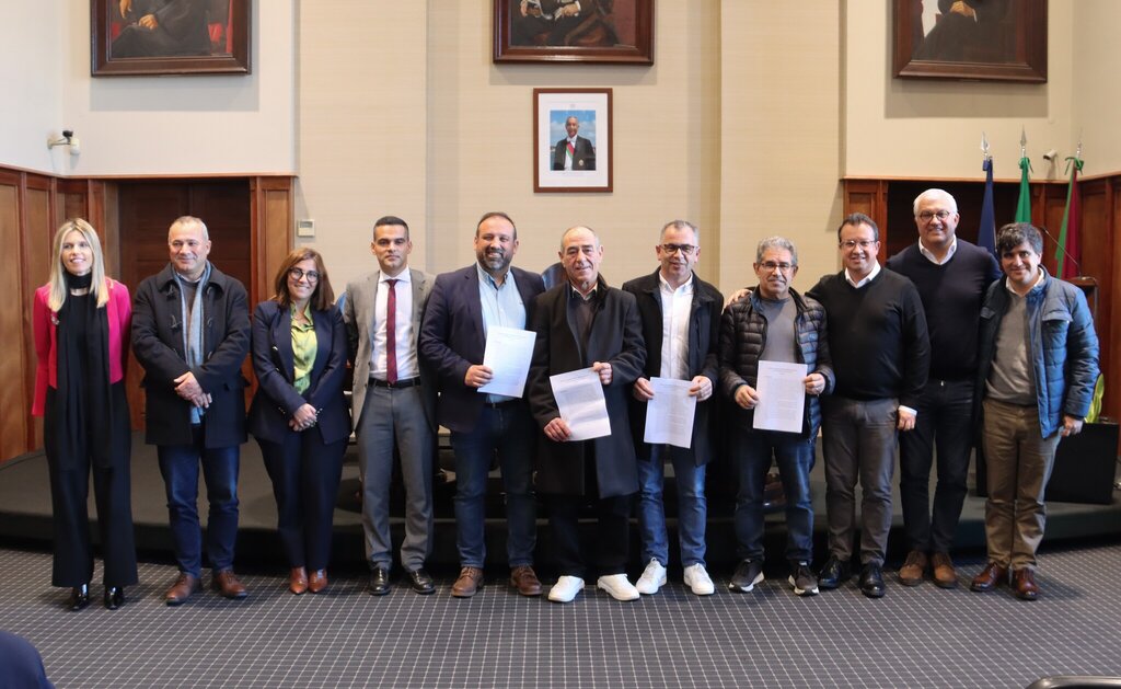 Câmara de Paredes investe mais de 1,7 M€ na construção de quatro novos campos sintéticos para o d...