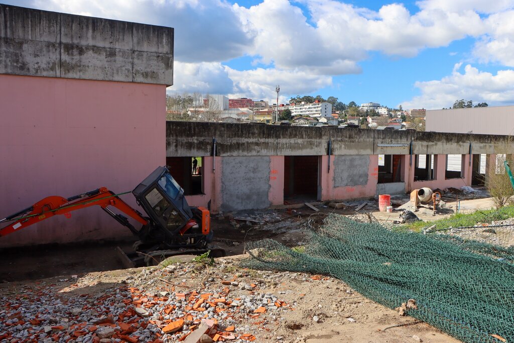 Escola Básica e Secundária de Paredes está a ser alvo de obras de reabilitação