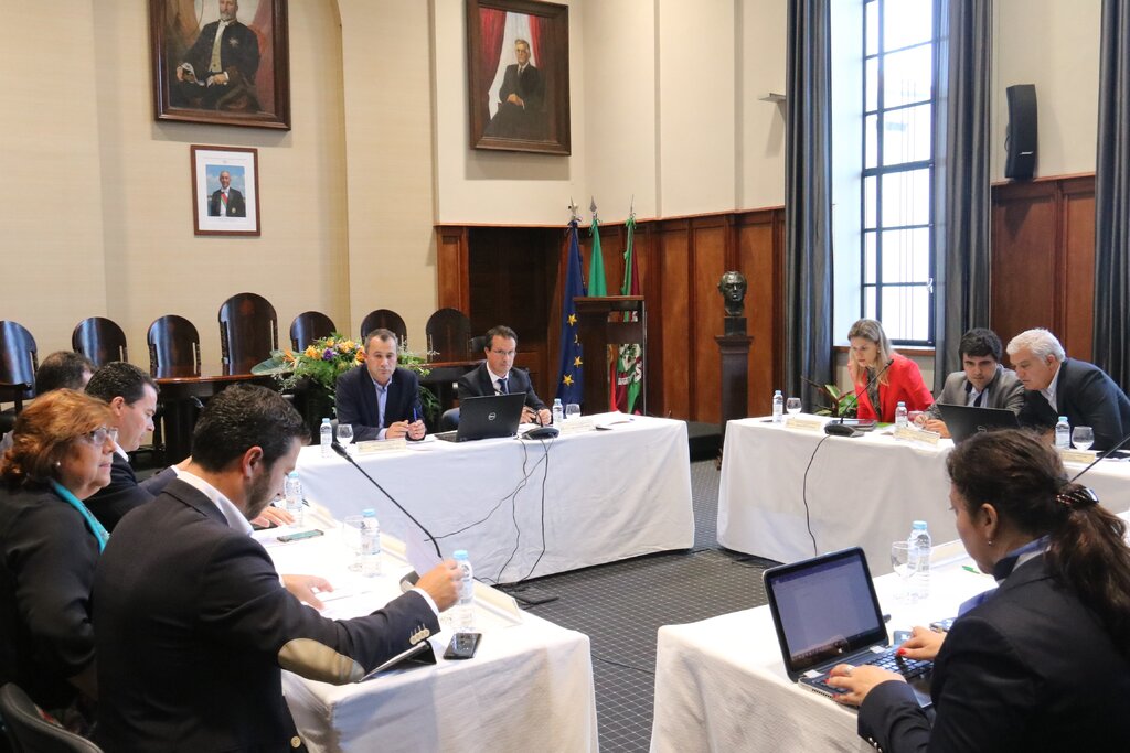 Câmara de Paredes paga manuais escolares em novembro - Medida aprovada em reunião de Câmara