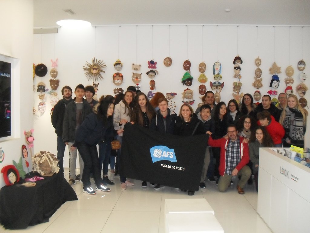 Loja do Turismo de Paredes acolhe visita de 30 jovens estrangeiros de programa intercultural