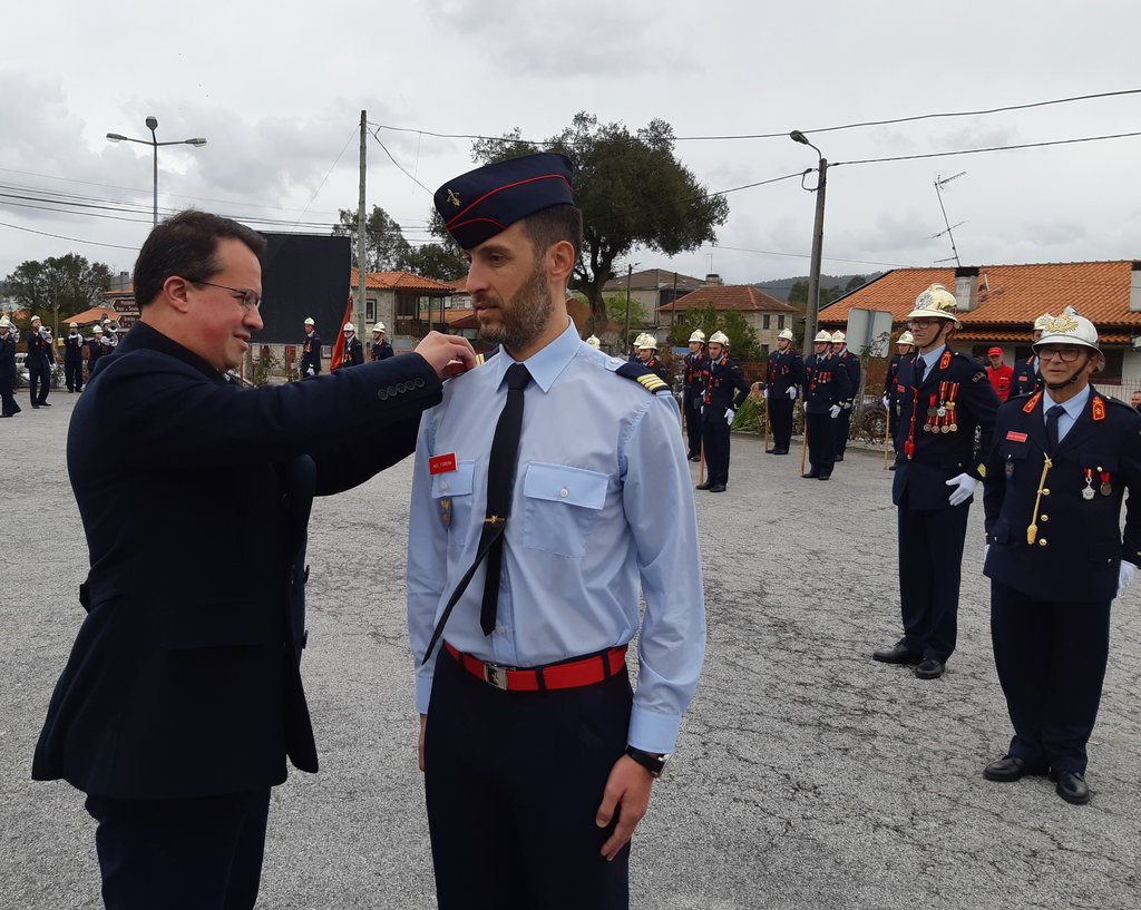 Alexandre Almeida preside à imposição de insígnias ao novo comandante dos Bombeiros de Cête
