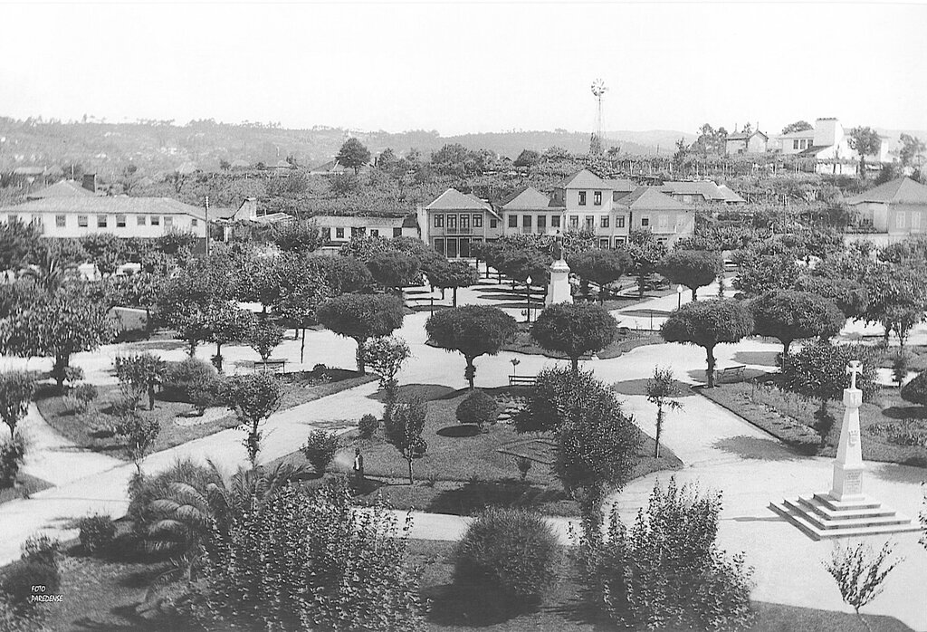 02 Praça ajardinada