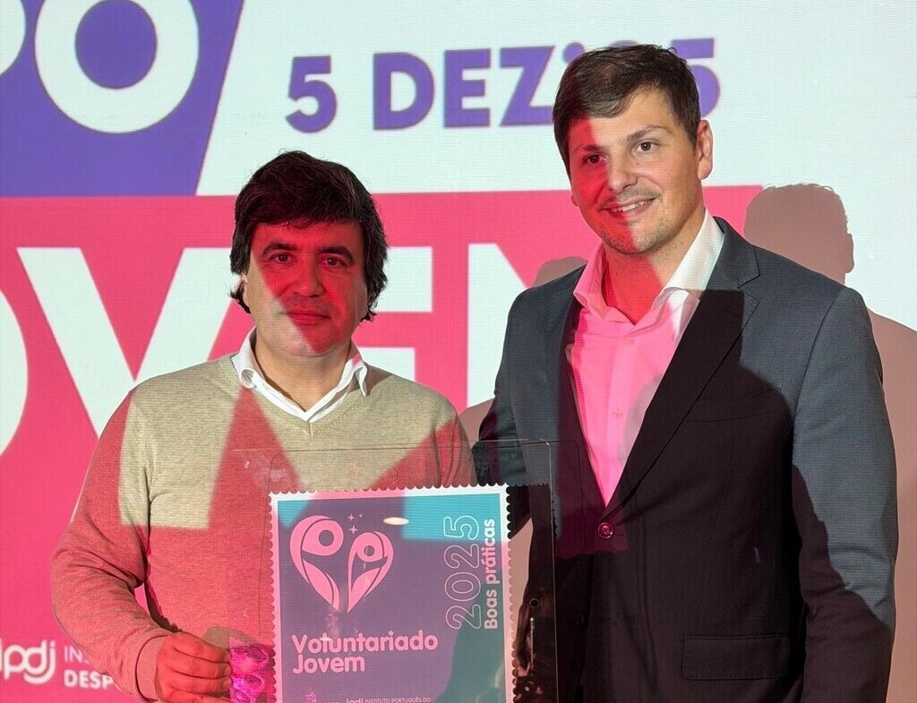 Paredes-recebe-distincao-de-Melhor-entidade-publica-promotora-de-voluntariado-jovem-na-regiao-Norte